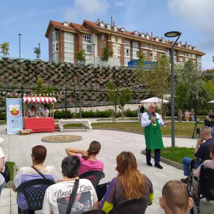
<span>La Cofradía del Queso de Cantabria organiza una cata en los jardines del hospital</span>
