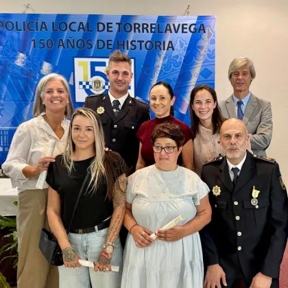 
<span>Torrelavega premia la labor del CRPS Fundación Hospitalarias junto a la Policía Local para prevenir el consumo de drogas entre los más jóvenes</span>

