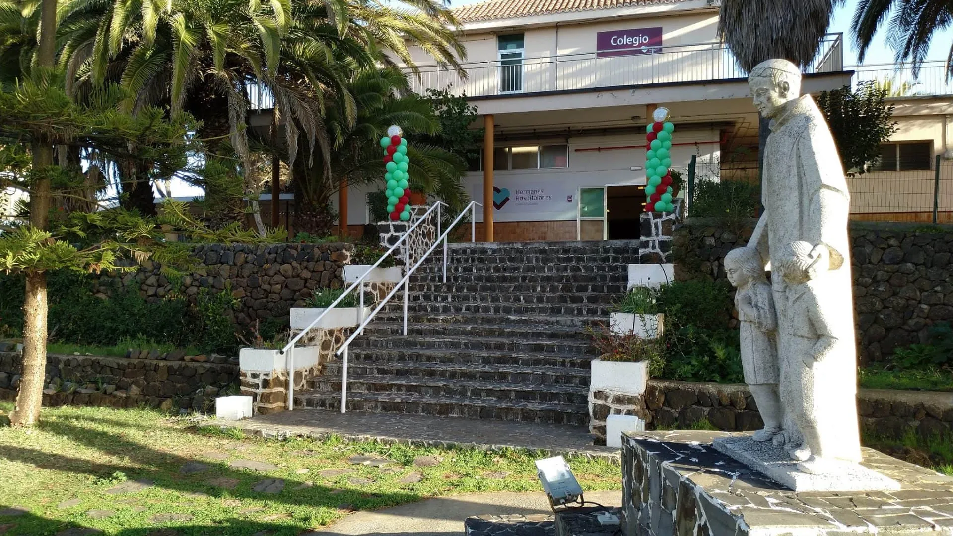 Fundación Hospitalarias ha recibido este reconocimiento del Centro de Iniciativas y Turismo (CIT) de Santa Cruz de Tenerife, con motivo a su labor centenaria en Tenerife con una prioridad clara, el desarrollo integral de las personas con diversidad funcional y daño cerebral adquirido.
