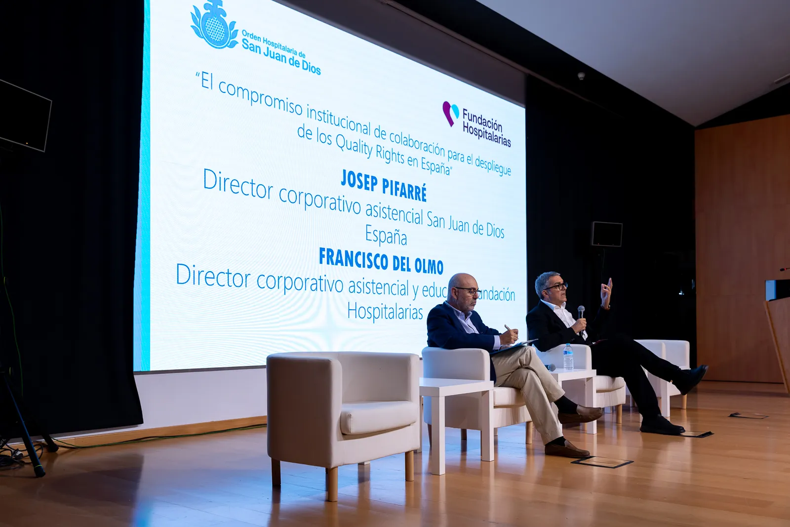 Francisco del Olmo de Fundación Hospitalarias habla durante un evento de Quality Rights en Barcelona