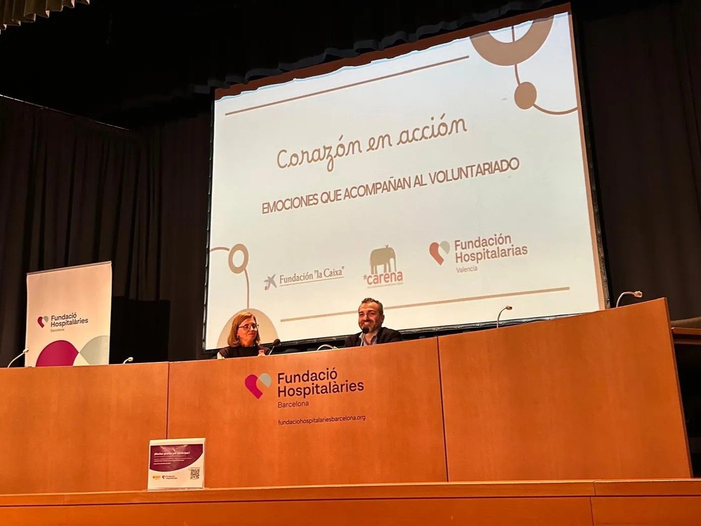 Antonio Molina y Ana Sanchis en el auditorio de la Fundació Hospitalàries Barcelona