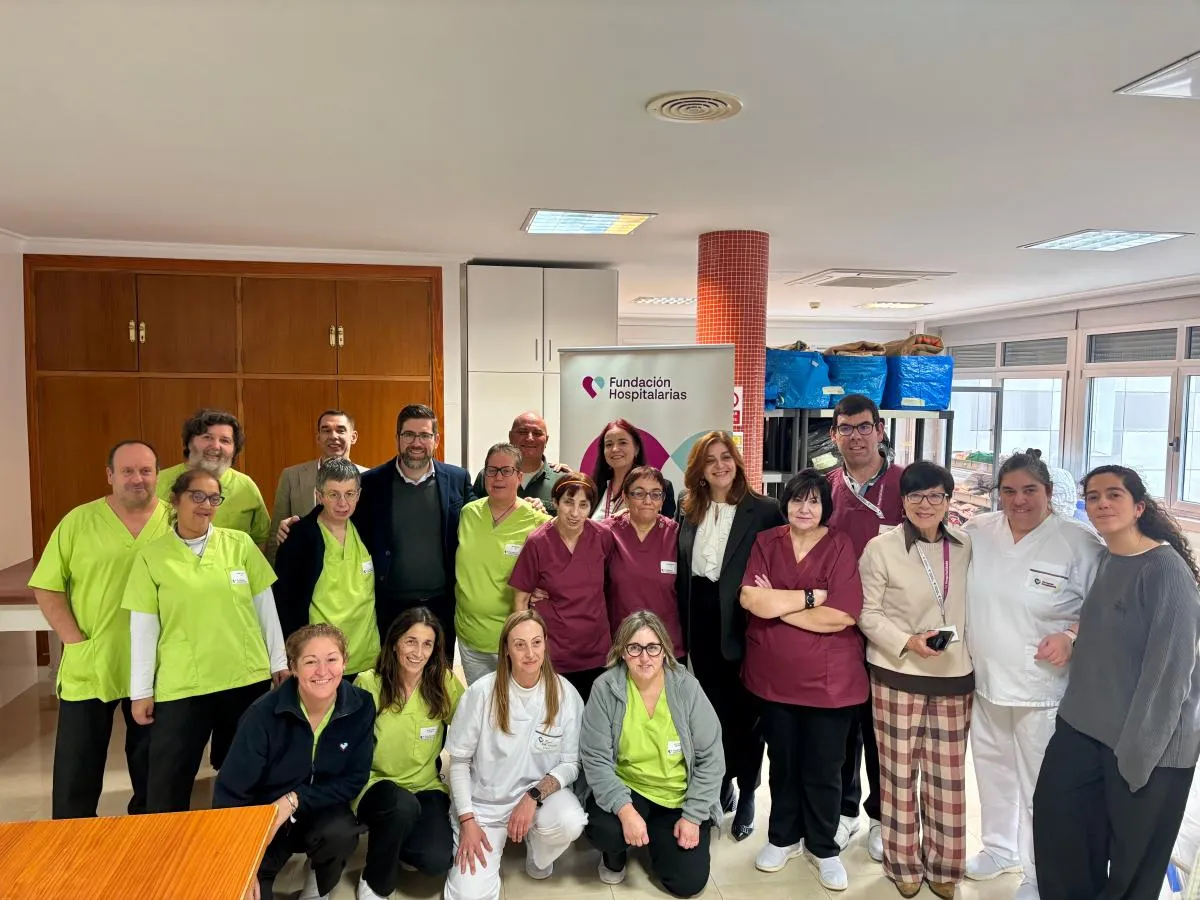 foto de grupo de la visita de la xunta de galicia al centro especial empleo de la fundacion hospitalarias betanzos