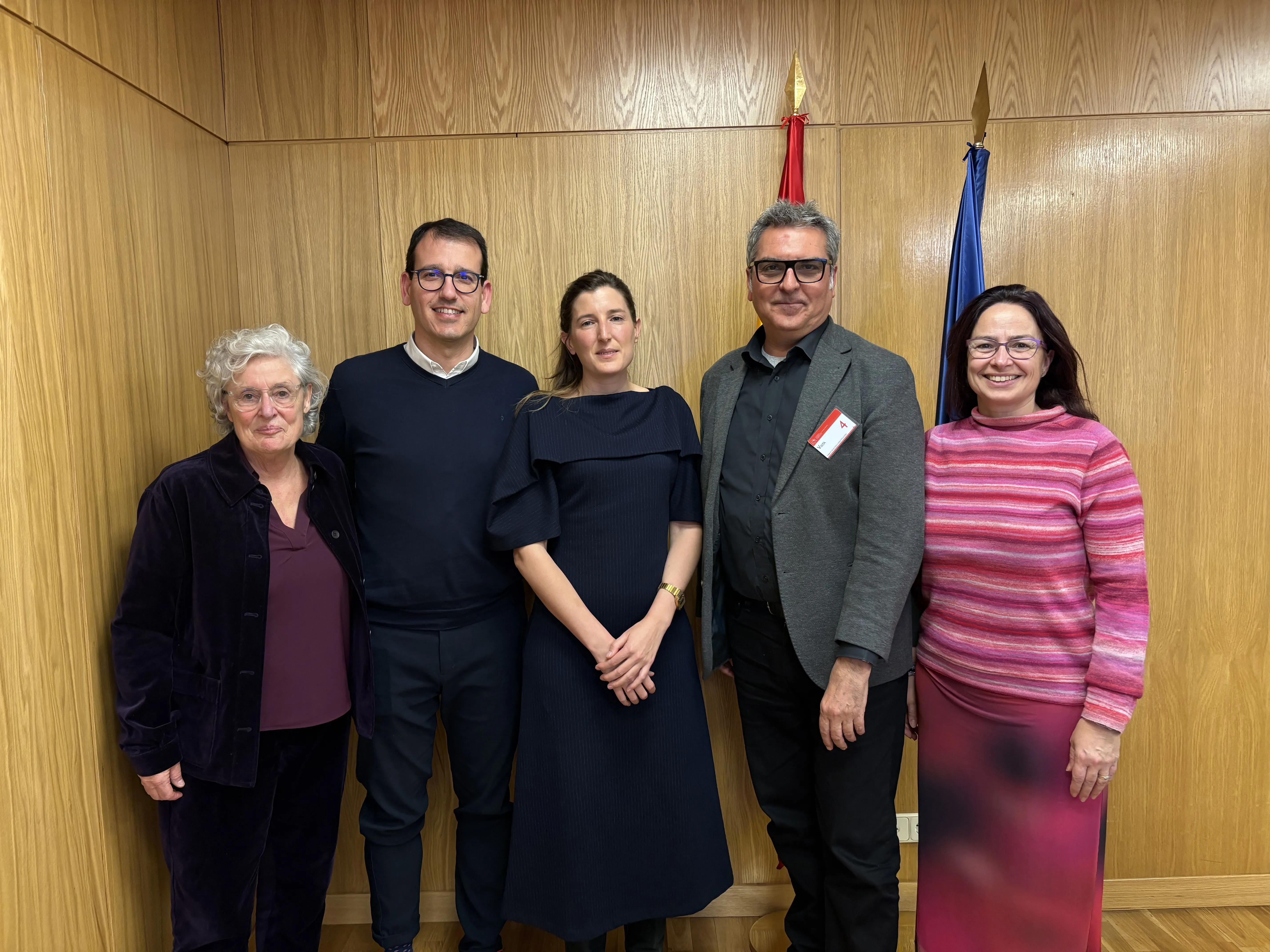 el equipo e la fundación hospitalarias y san juan de dios con la comisionada de salud mental belén gonzález callado