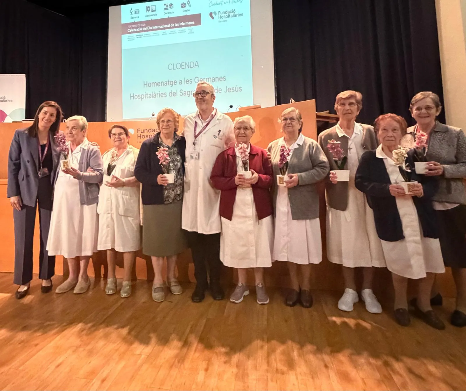 homenaje hermanas hospitalarias enfermeras en la fundació hospitalàries barcelona