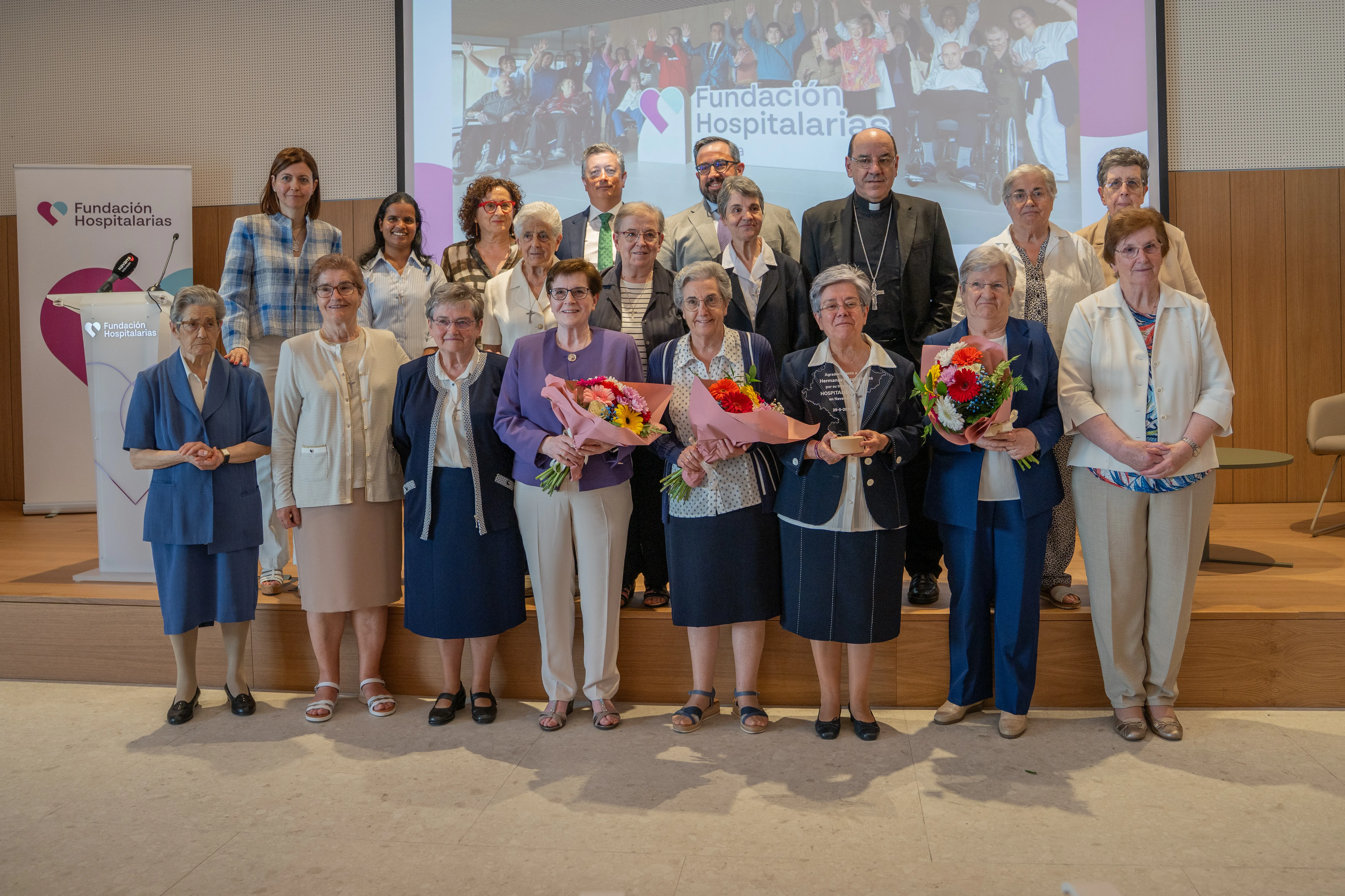 homenaje a las hermanas hospitalarias durante la inauguración del nuevo edificio asistencial de fundación hospitalarias navarra