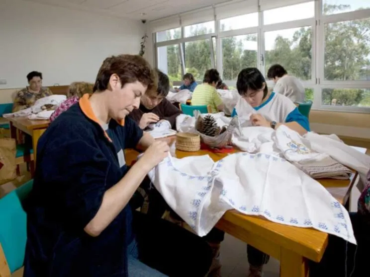 servicios-terapeuticos-taller-bordado-1-pai-menni