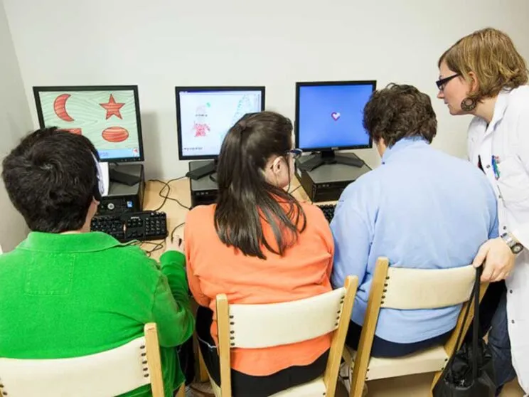 servicios-terapeuticos-taller-informatica-2-pai-menni