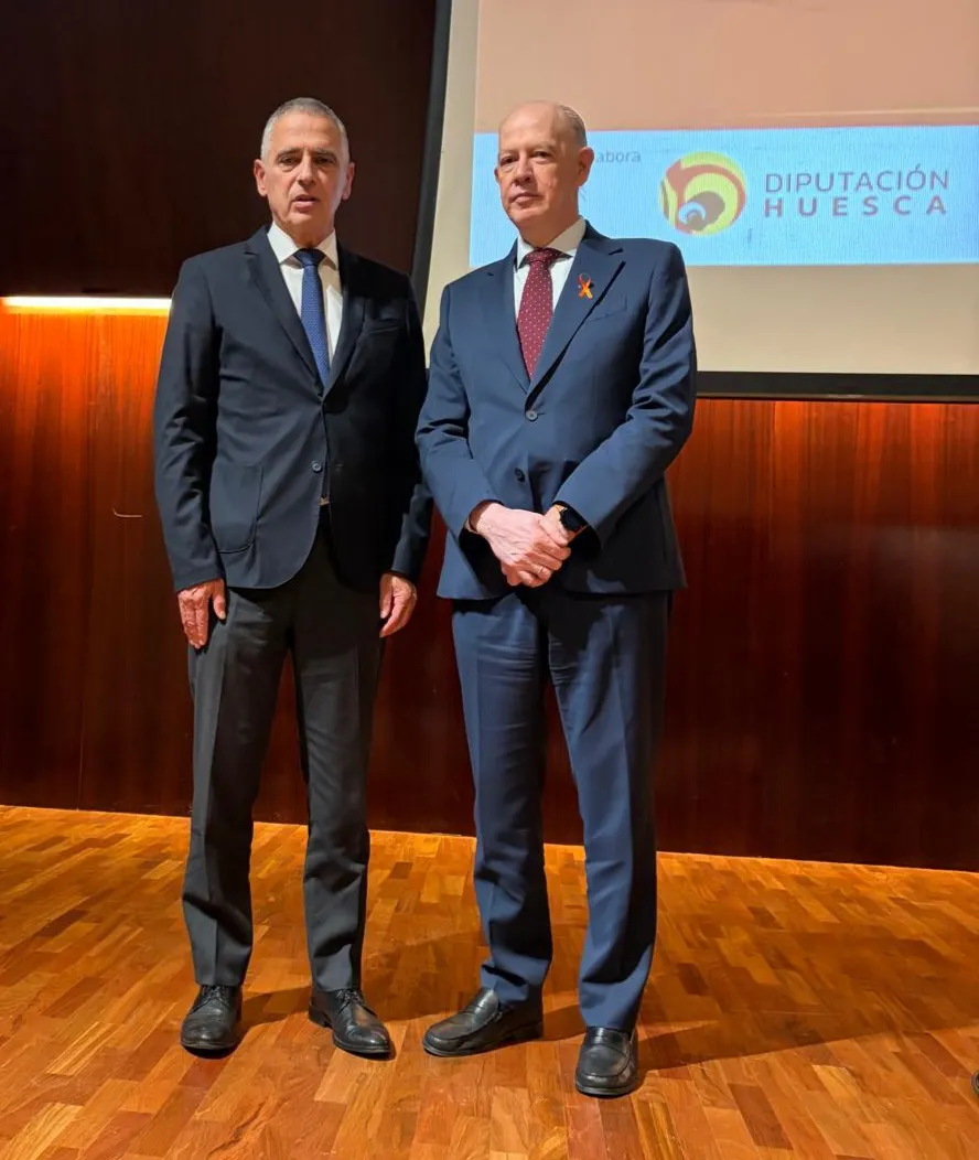 Ángel Sanz Barea, consejero de Sanidad del Gobierno de Aragón y Alfonso Cerdán Presidente de Forúm de Salud Mental.