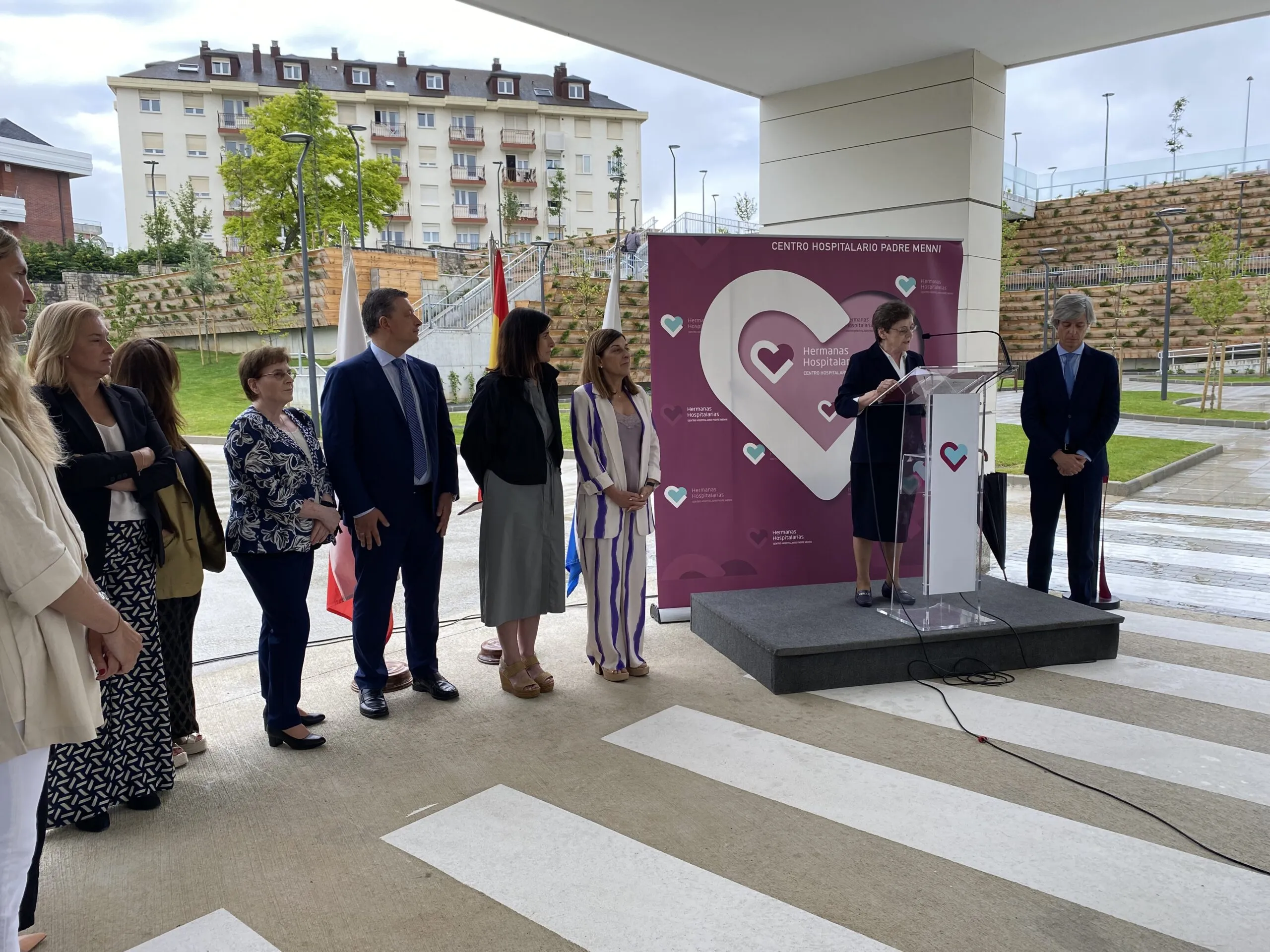 Inauguración. Espacio de jardines y aparcamiento