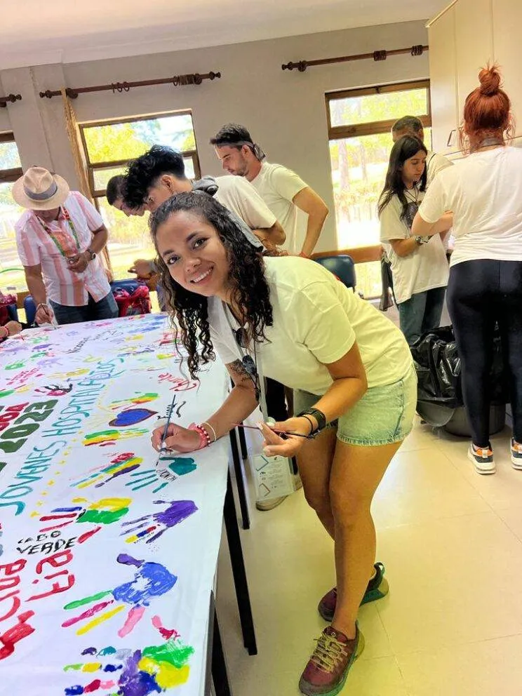 Elisabet-pintando-744x992.jpg