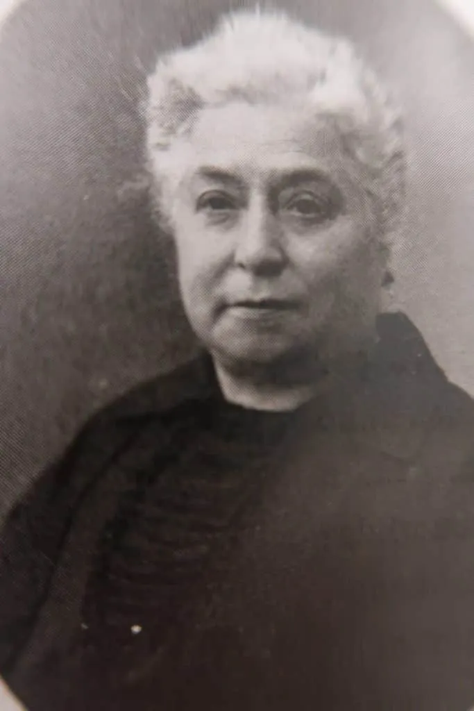 Eugenia-V.-Libro-683x1024.jpg