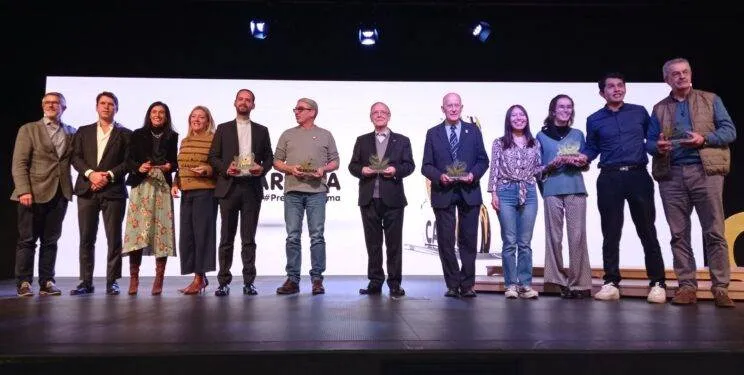 Foto-Familia-Premios-Confer-744x375.jpg