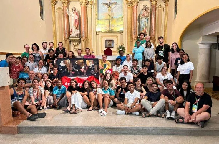 Foto-del-grupo-Alejandro-744x488.jpeg